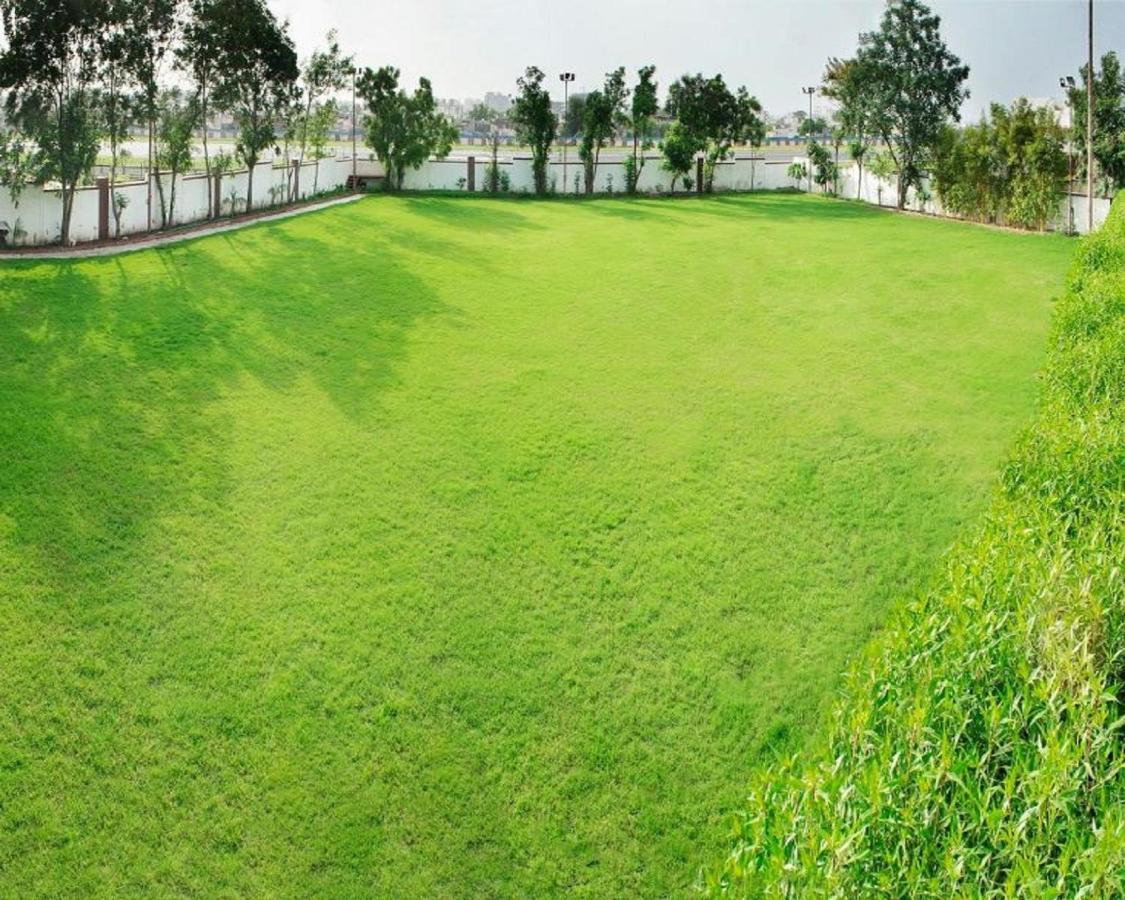 Siara Styles Rajkot Hotel Bagian luar foto